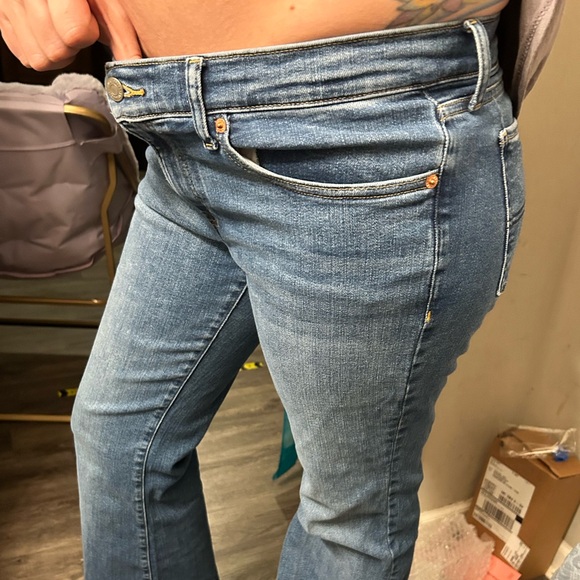 Lucky 🍀 Brand - Sweet Flare Mid rise. Size 10/30R - Picture 6 of 6